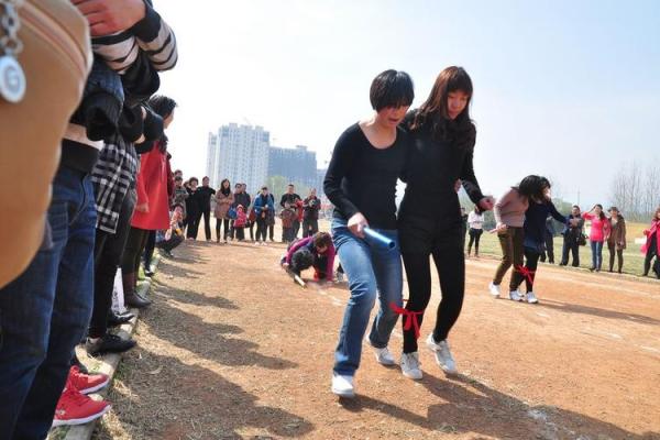 二人三足什么生肖(二人三足什么生肖数字)