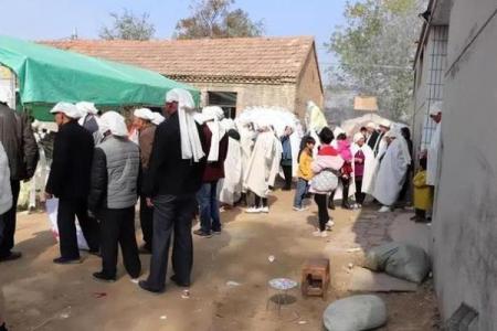 梦见给死去的人办丧事的场面